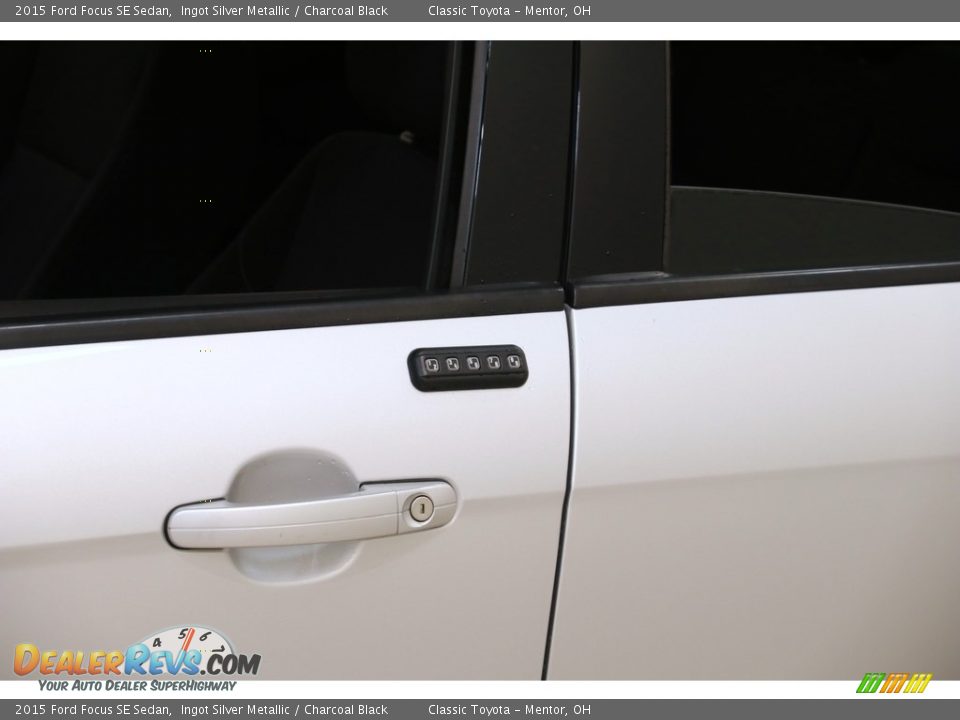 2015 Ford Focus SE Sedan Ingot Silver Metallic / Charcoal Black Photo #4