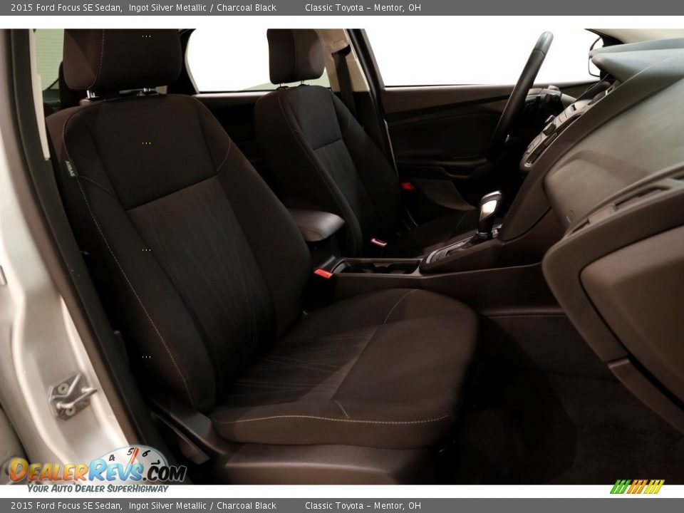 2015 Ford Focus SE Sedan Ingot Silver Metallic / Charcoal Black Photo #14