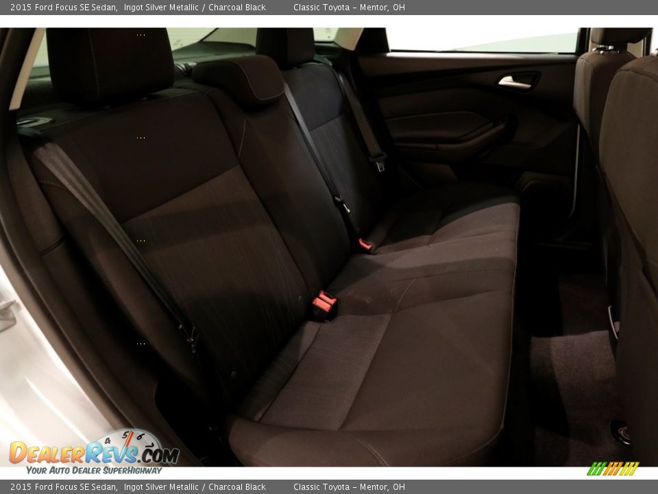 2015 Ford Focus SE Sedan Ingot Silver Metallic / Charcoal Black Photo #15