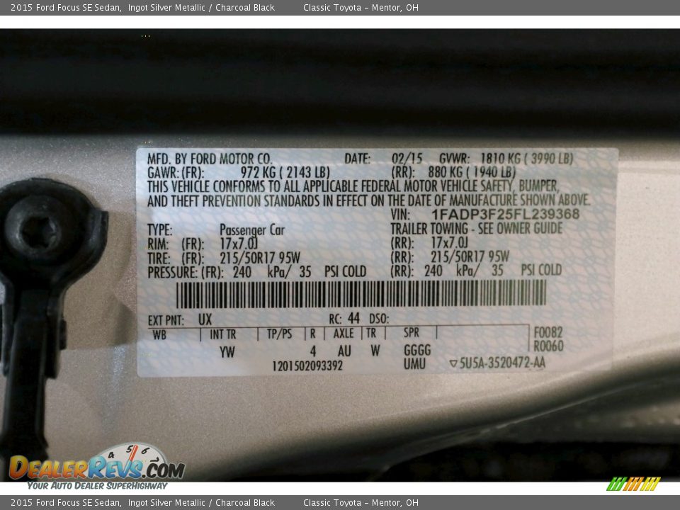 2015 Ford Focus SE Sedan Ingot Silver Metallic / Charcoal Black Photo #19