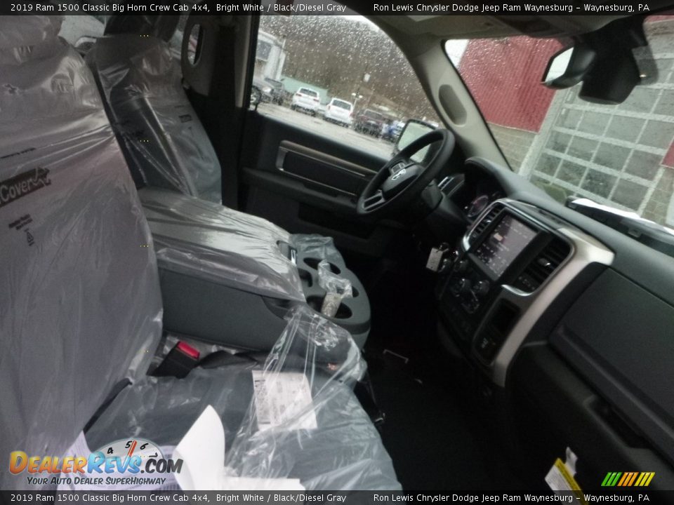 2019 Ram 1500 Classic Big Horn Crew Cab 4x4 Bright White / Black/Diesel Gray Photo #9