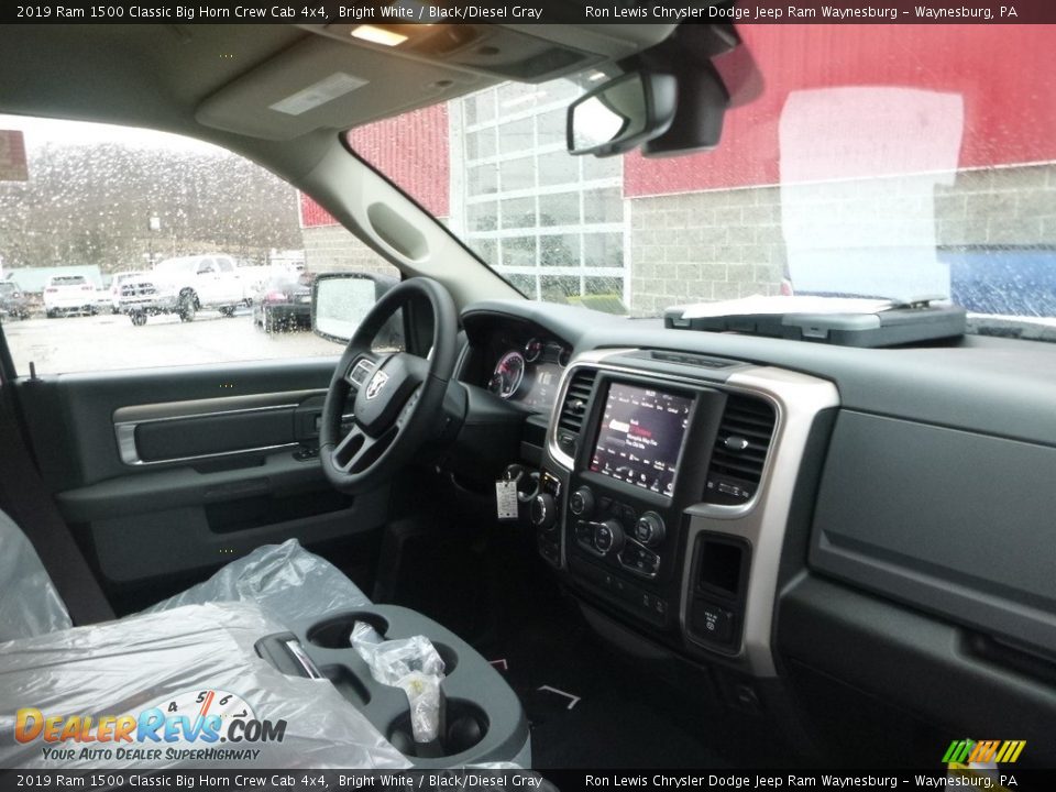 2019 Ram 1500 Classic Big Horn Crew Cab 4x4 Bright White / Black/Diesel Gray Photo #10