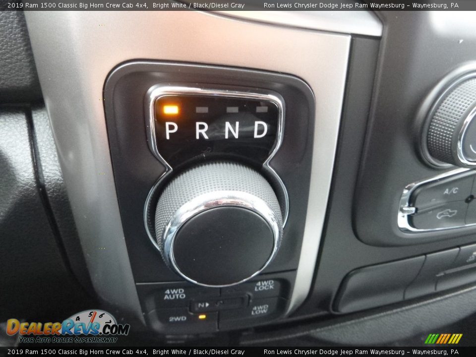 2019 Ram 1500 Classic Big Horn Crew Cab 4x4 Bright White / Black/Diesel Gray Photo #18