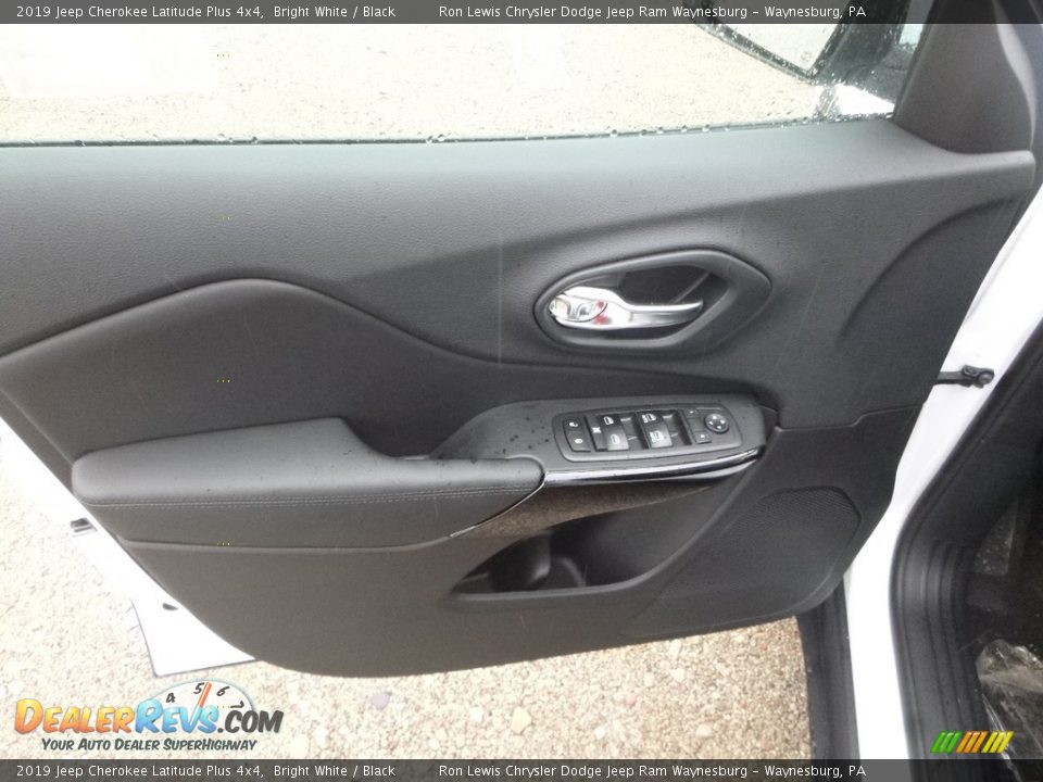 2019 Jeep Cherokee Latitude Plus 4x4 Bright White / Black Photo #13