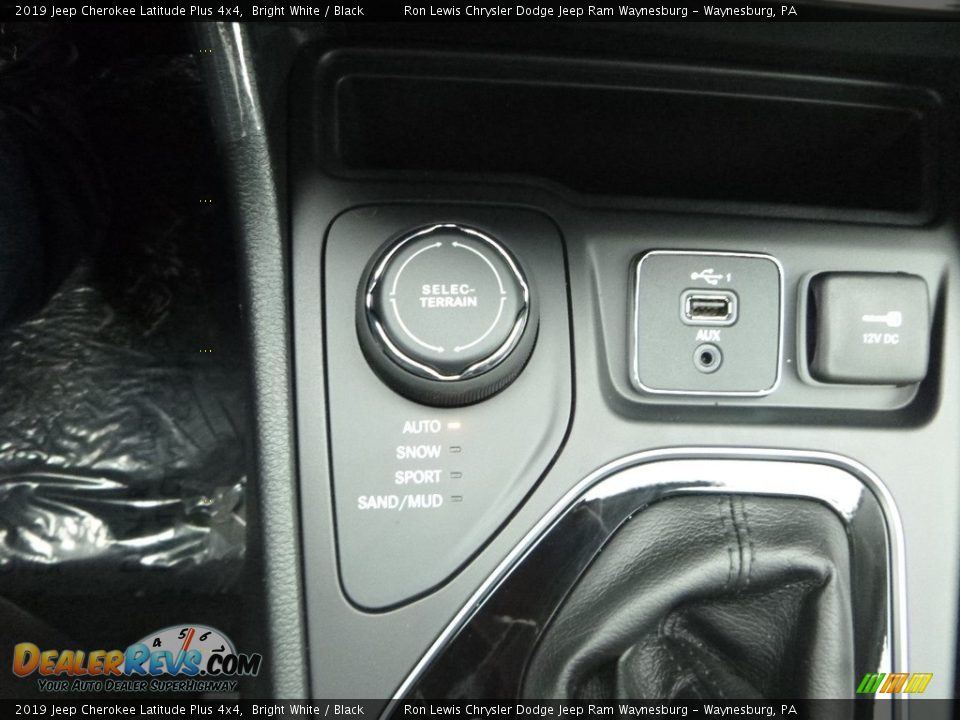 2019 Jeep Cherokee Latitude Plus 4x4 Bright White / Black Photo #20