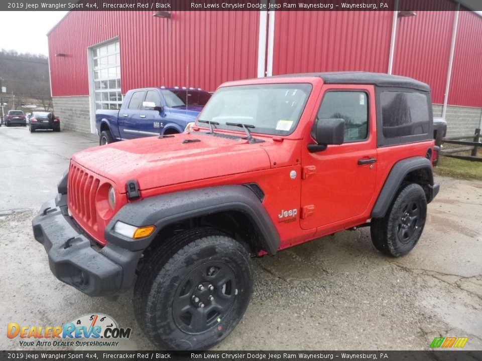 Front 3/4 View of 2019 Jeep Wrangler Sport 4x4 Photo #1