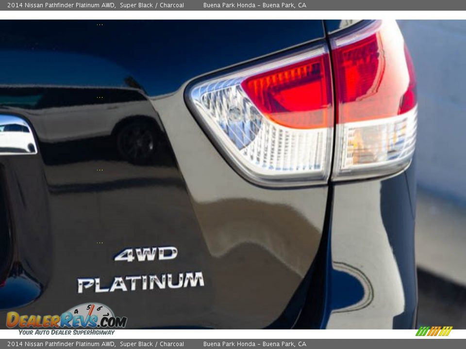 2014 Nissan Pathfinder Platinum AWD Super Black / Charcoal Photo #11