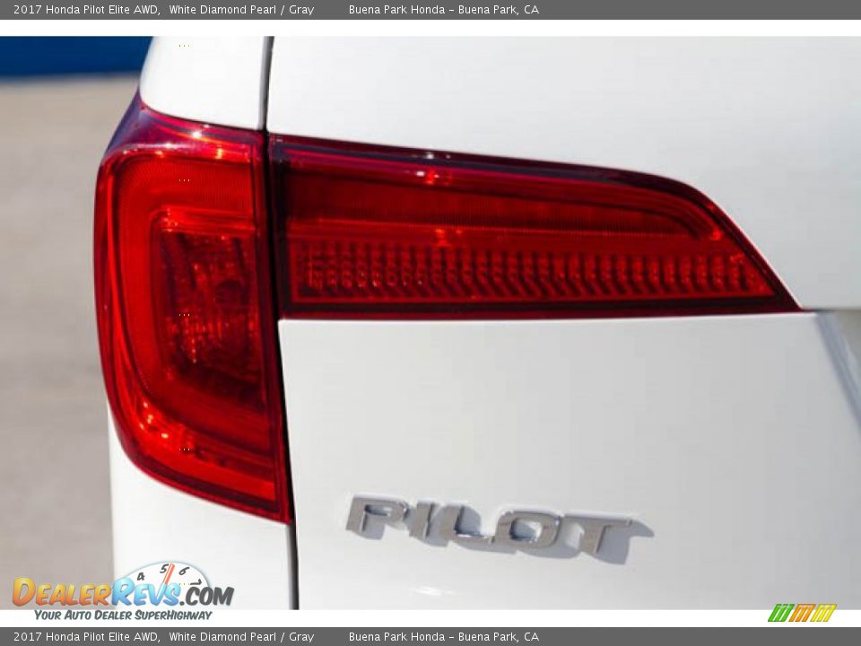 2017 Honda Pilot Elite AWD White Diamond Pearl / Gray Photo #10