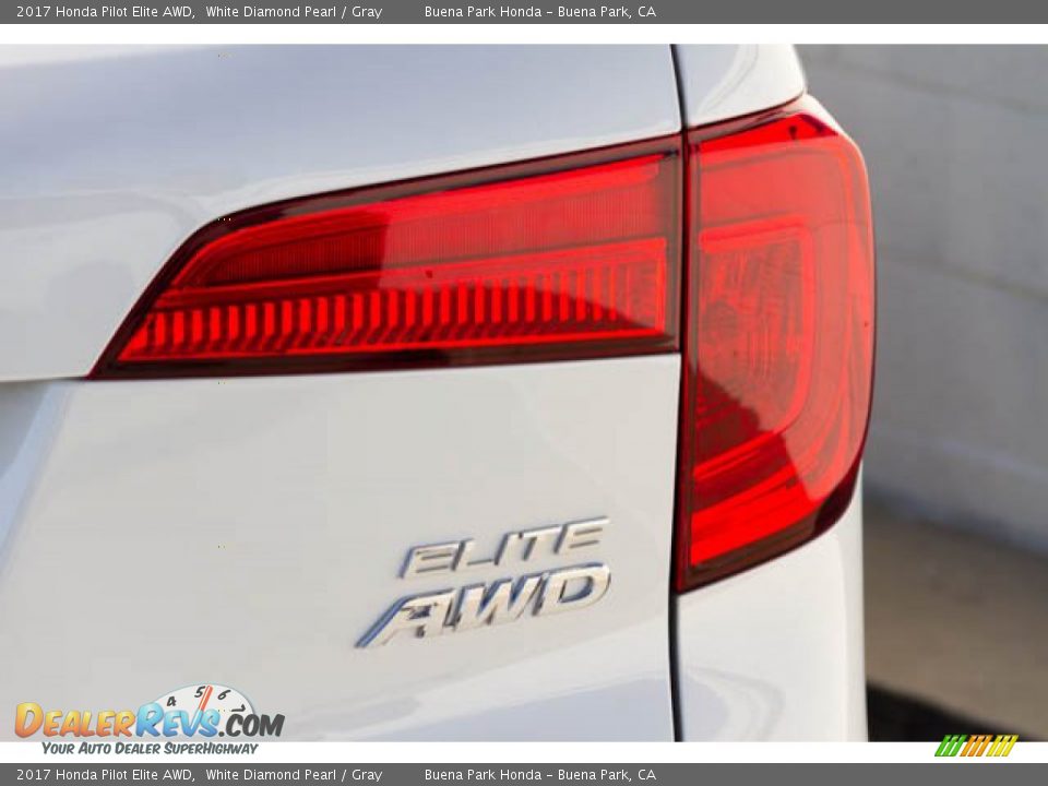 2017 Honda Pilot Elite AWD White Diamond Pearl / Gray Photo #11