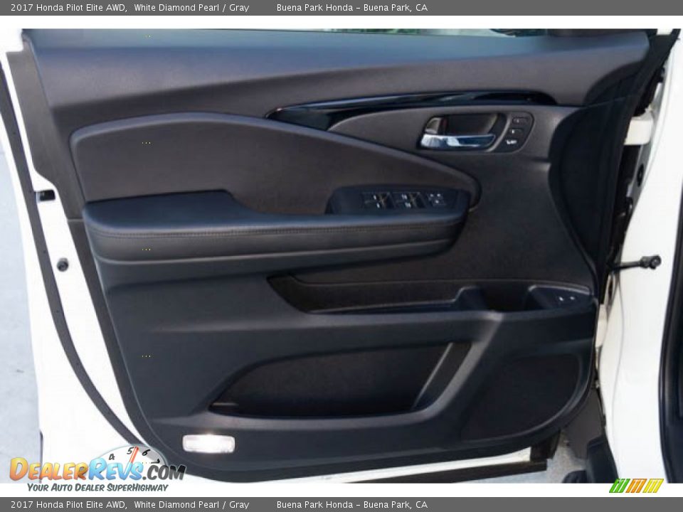 2017 Honda Pilot Elite AWD White Diamond Pearl / Gray Photo #32
