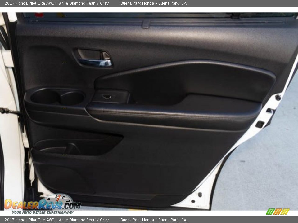 2017 Honda Pilot Elite AWD White Diamond Pearl / Gray Photo #35