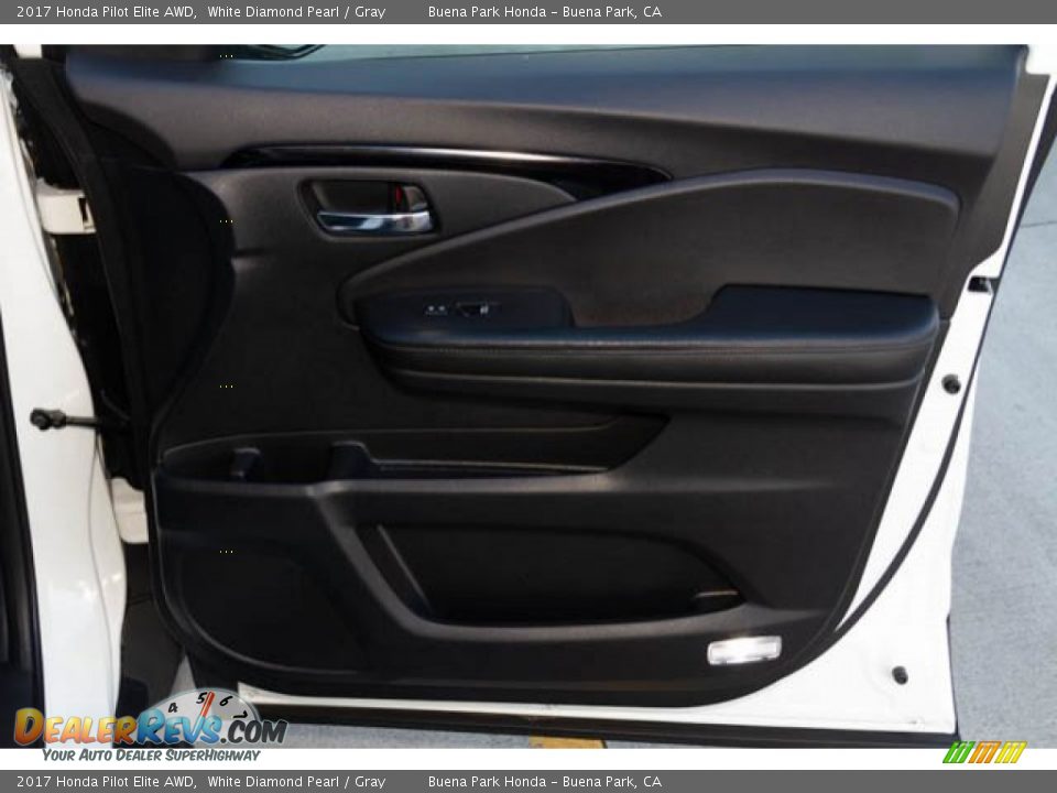 2017 Honda Pilot Elite AWD White Diamond Pearl / Gray Photo #36
