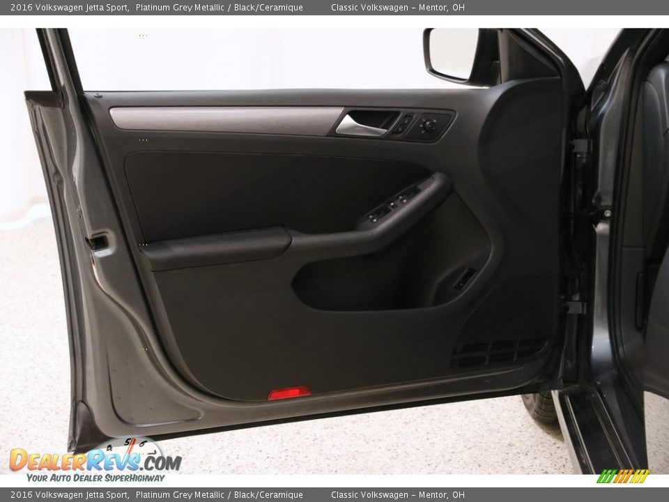 Door Panel of 2016 Volkswagen Jetta Sport Photo #4