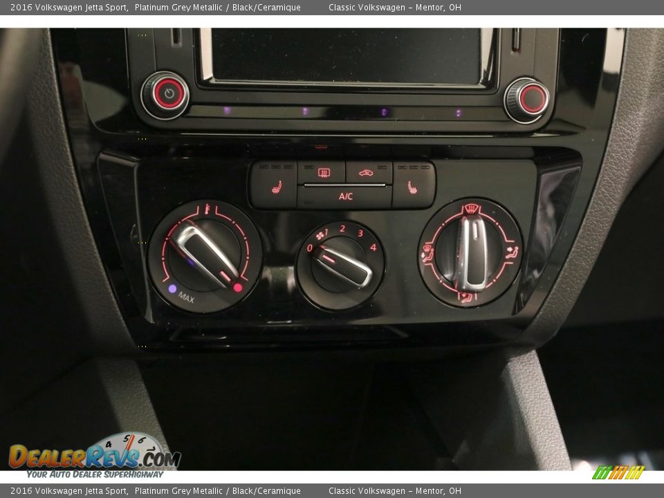 Controls of 2016 Volkswagen Jetta Sport Photo #13