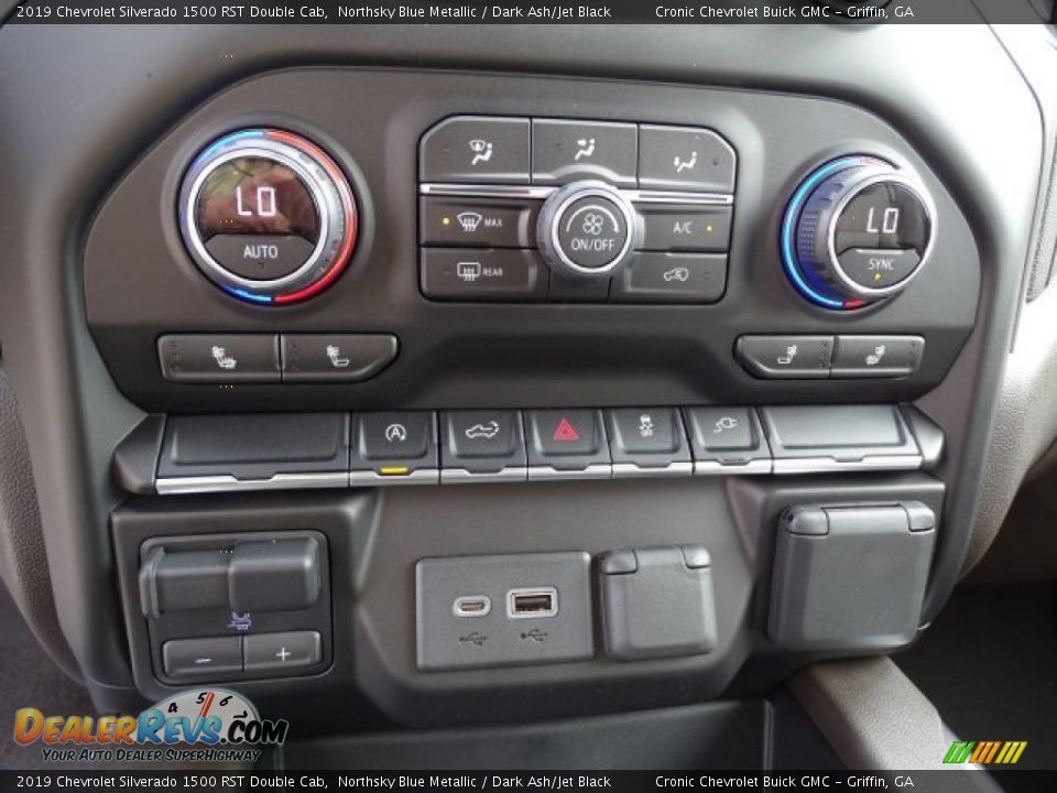 Controls of 2019 Chevrolet Silverado 1500 RST Double Cab Photo #22