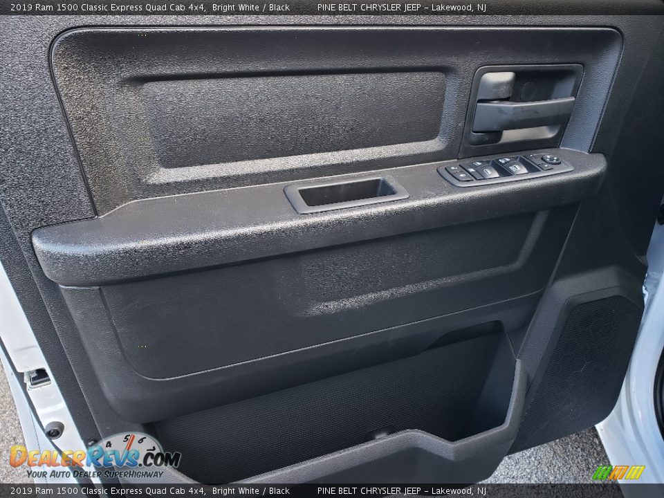 2019 Ram 1500 Classic Express Quad Cab 4x4 Bright White / Black Photo #8