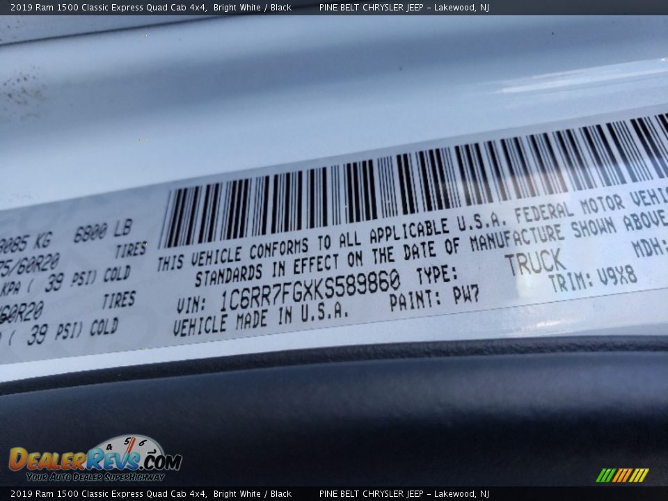 2019 Ram 1500 Classic Express Quad Cab 4x4 Bright White / Black Photo #9