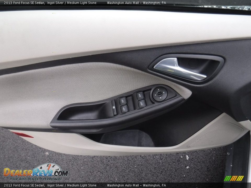2013 Ford Focus SE Sedan Ingot Silver / Medium Light Stone Photo #11