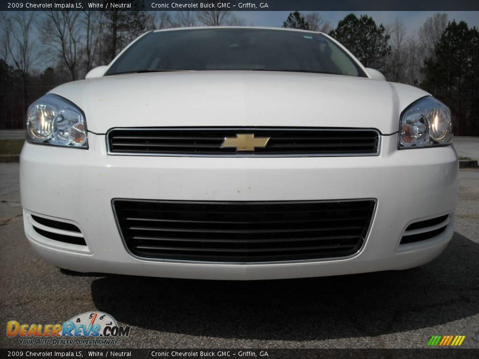 2009 Chevrolet Impala LS White / Neutral Photo #3