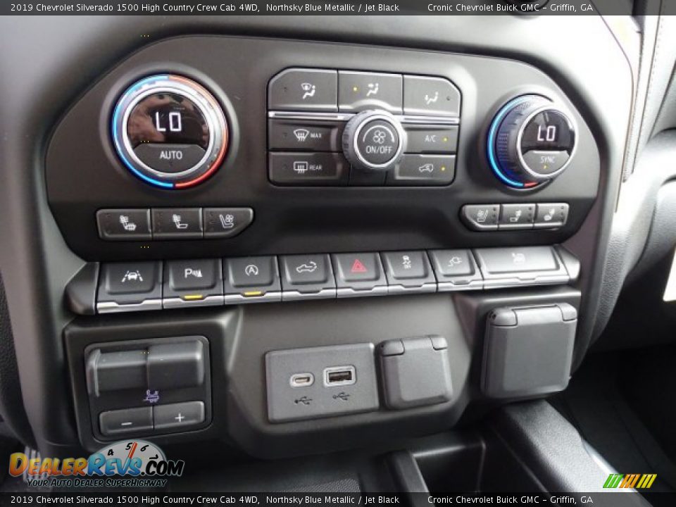 Controls of 2019 Chevrolet Silverado 1500 High Country Crew Cab 4WD Photo #18
