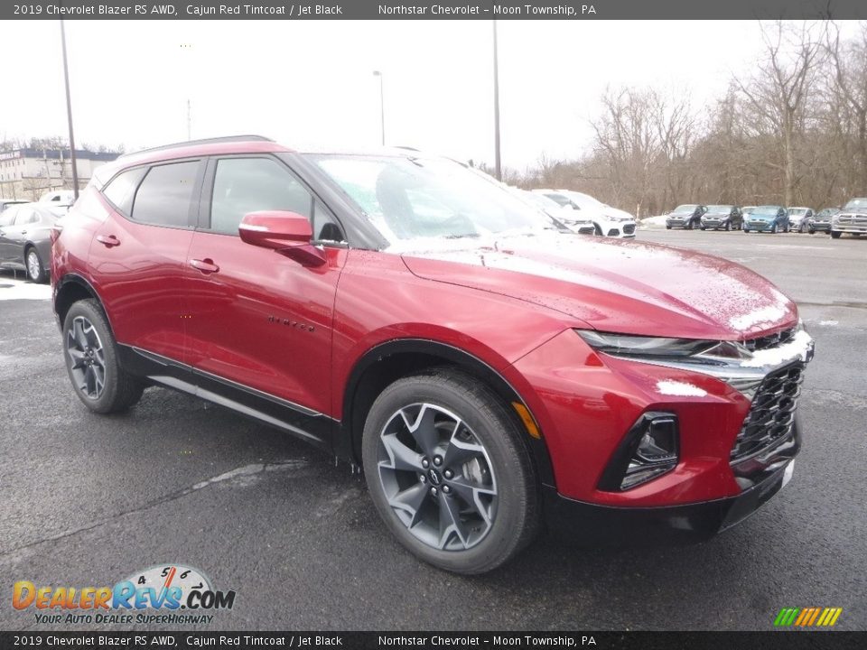Front 3/4 View of 2019 Chevrolet Blazer RS AWD Photo #7