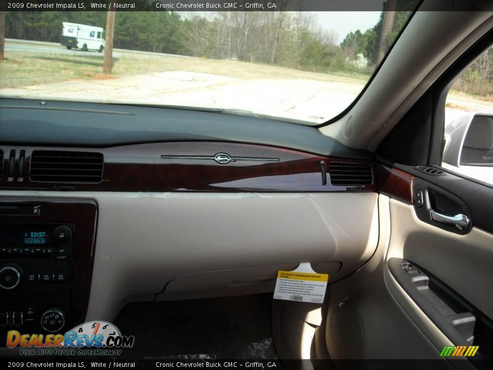2009 Chevrolet Impala LS White / Neutral Photo #20