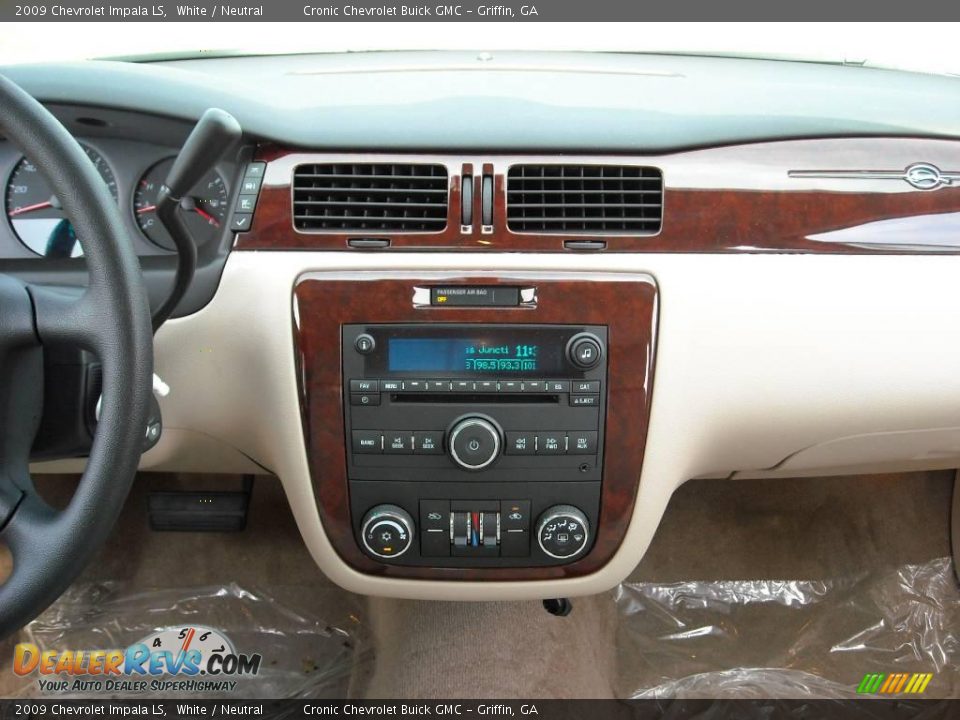 2009 Chevrolet Impala LS White / Neutral Photo #21