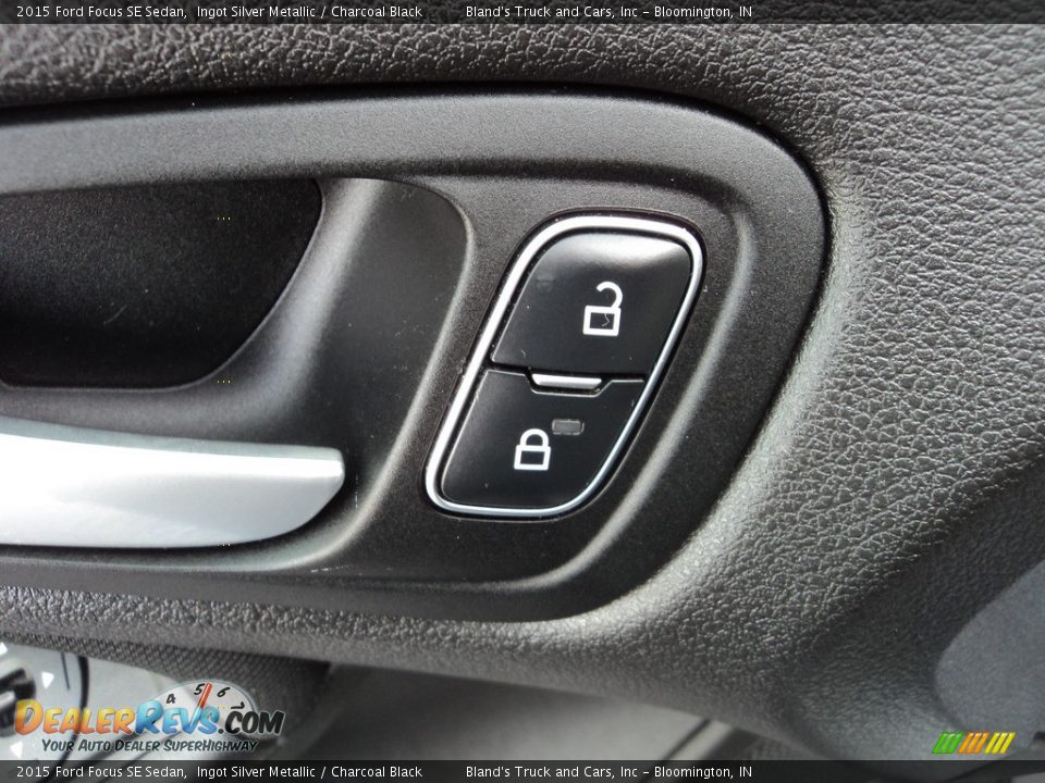 2015 Ford Focus SE Sedan Ingot Silver Metallic / Charcoal Black Photo #10