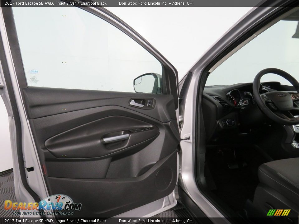 2017 Ford Escape SE 4WD Ingot Silver / Charcoal Black Photo #31