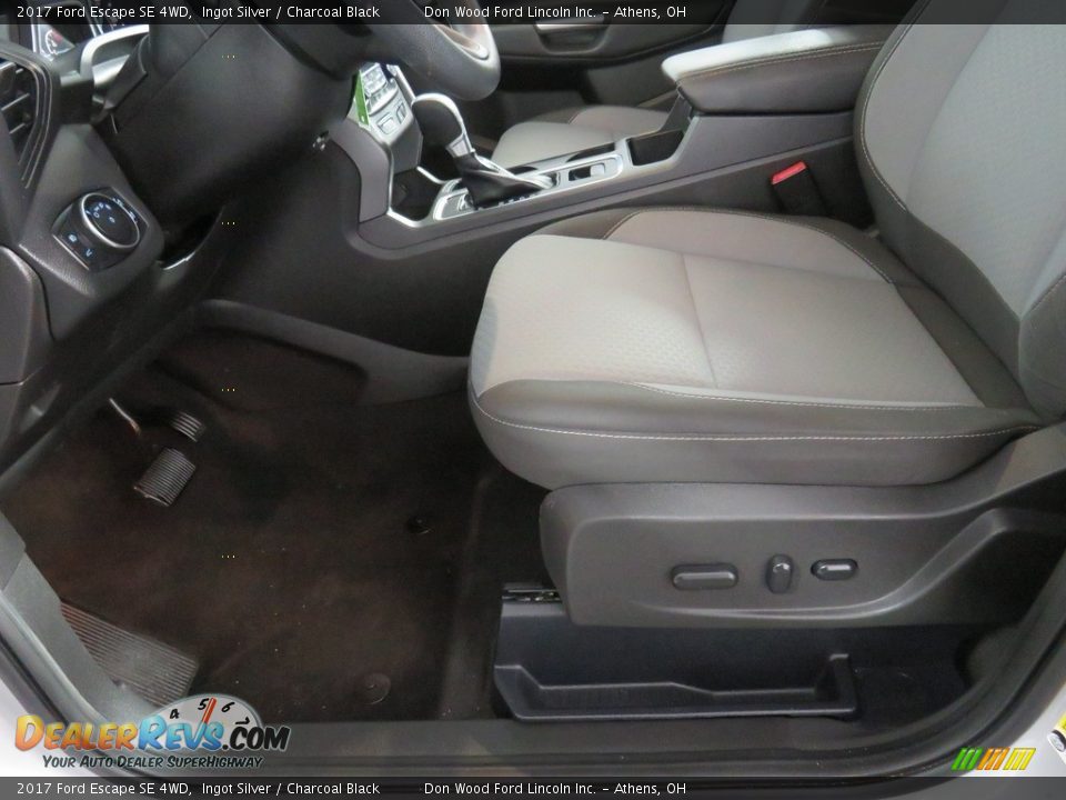 2017 Ford Escape SE 4WD Ingot Silver / Charcoal Black Photo #32
