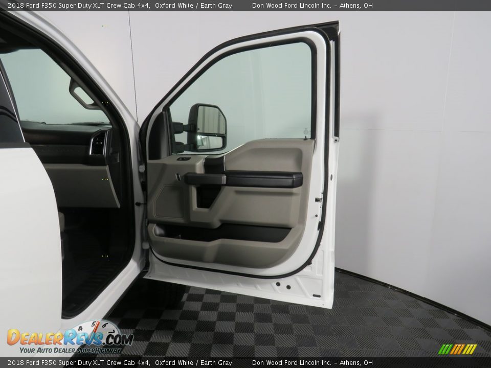 2018 Ford F350 Super Duty XLT Crew Cab 4x4 Oxford White / Earth Gray Photo #25