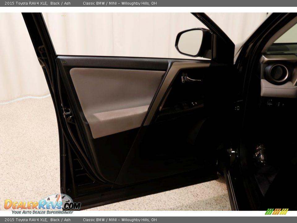 2015 Toyota RAV4 XLE Black / Ash Photo #4
