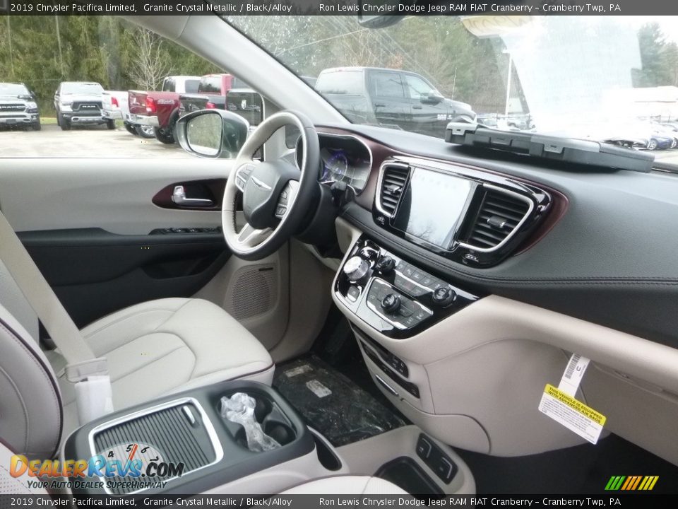 2019 Chrysler Pacifica Limited Granite Crystal Metallic / Black/Alloy Photo #11