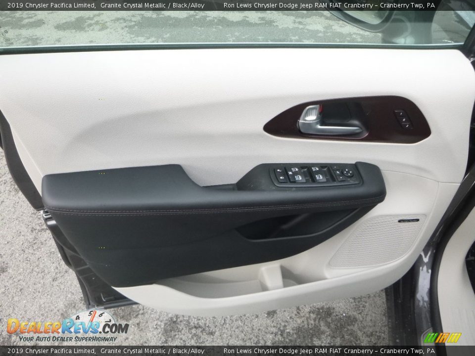 2019 Chrysler Pacifica Limited Granite Crystal Metallic / Black/Alloy Photo #14