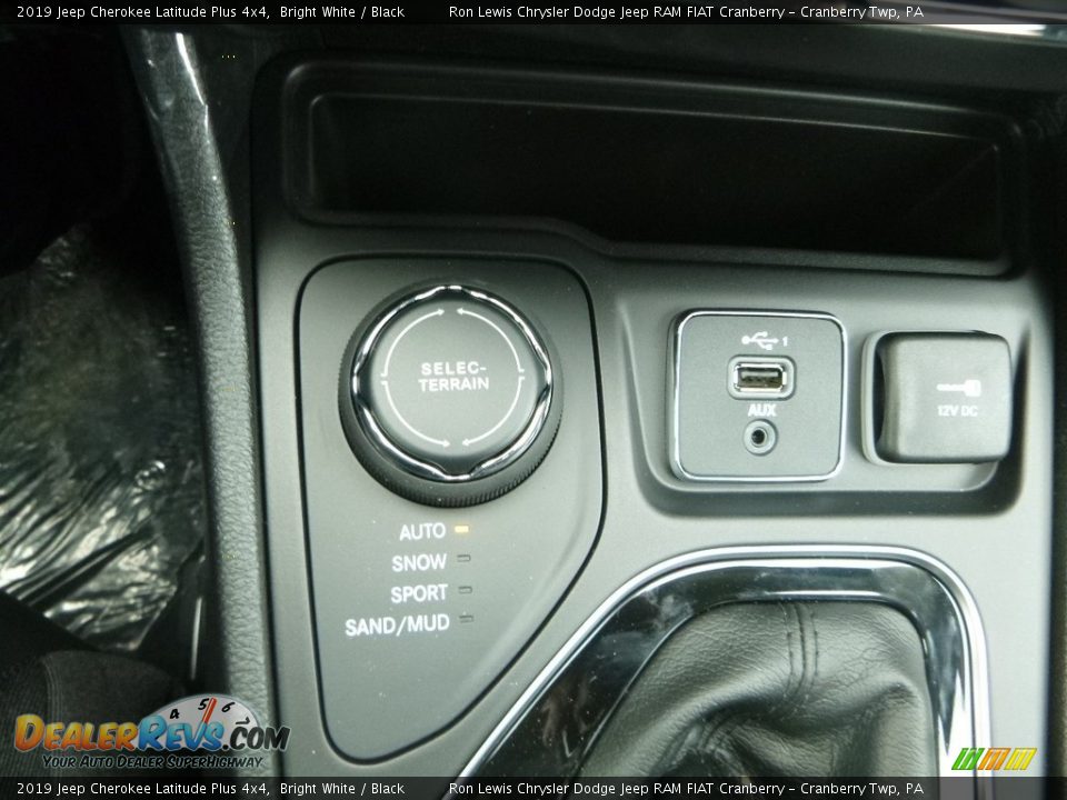 2019 Jeep Cherokee Latitude Plus 4x4 Bright White / Black Photo #20