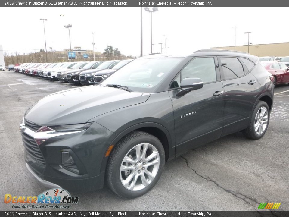 Front 3/4 View of 2019 Chevrolet Blazer 3.6L Leather AWD Photo #1
