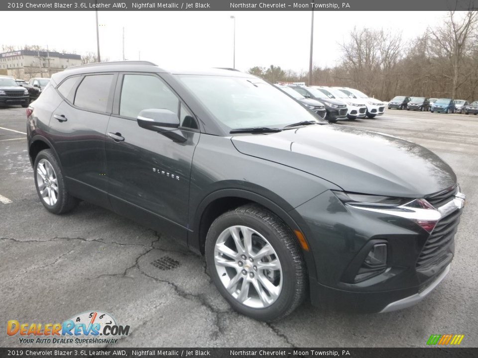 Front 3/4 View of 2019 Chevrolet Blazer 3.6L Leather AWD Photo #7