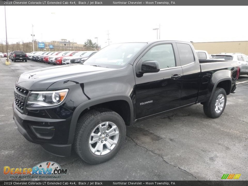 Front 3/4 View of 2019 Chevrolet Colorado LT Extended Cab 4x4 Photo #1