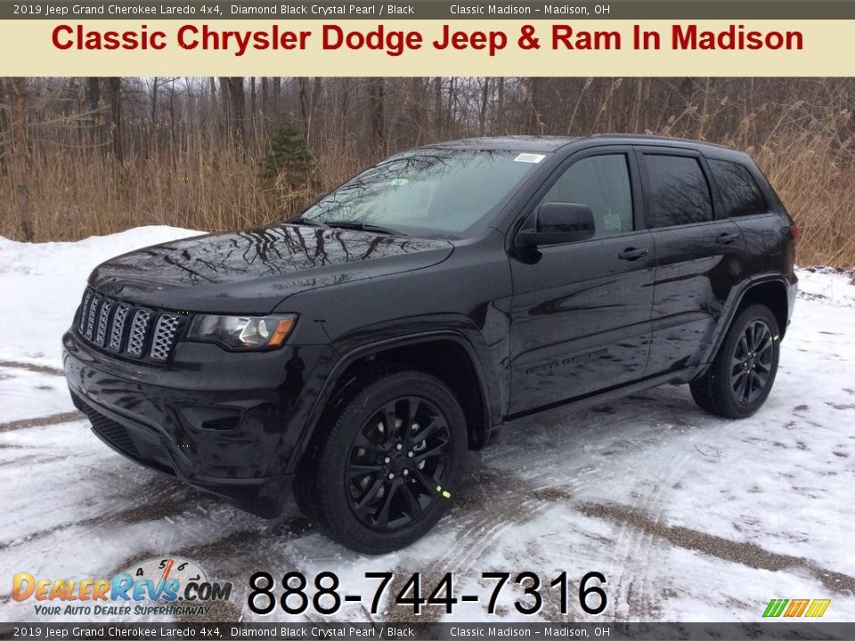 2019 Jeep Grand Cherokee Laredo 4x4 Diamond Black Crystal Pearl / Black Photo #1