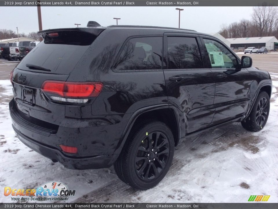 2019 Jeep Grand Cherokee Laredo 4x4 Diamond Black Crystal Pearl / Black Photo #6
