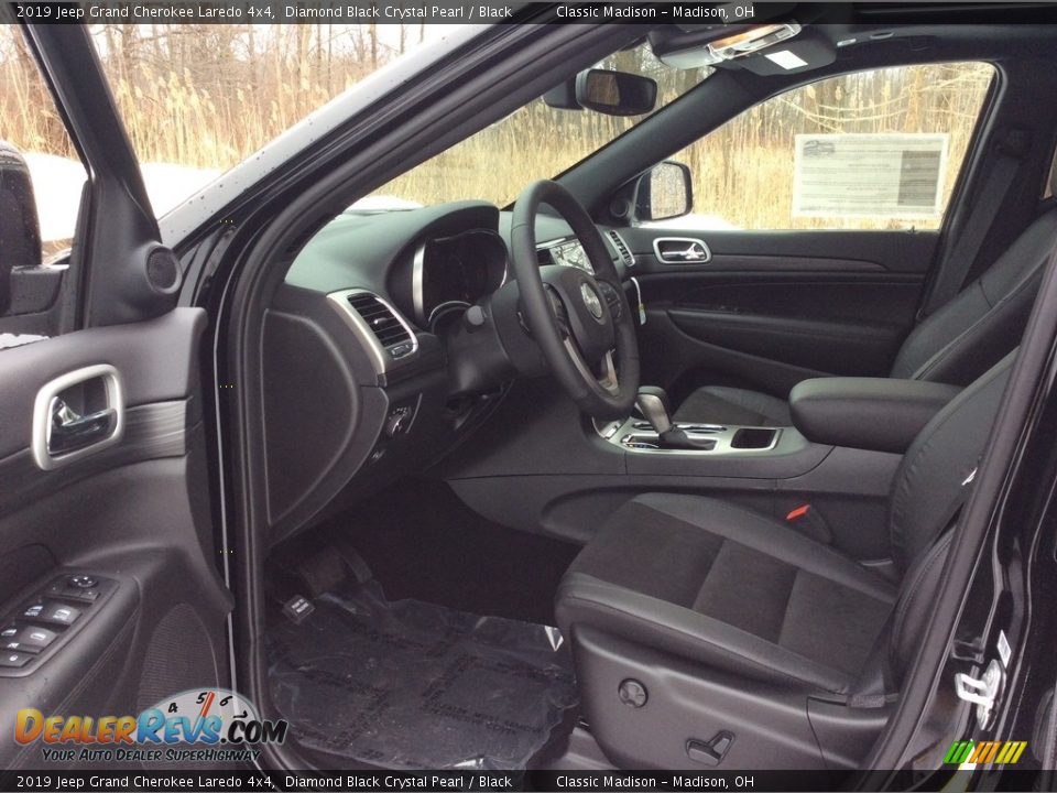 2019 Jeep Grand Cherokee Laredo 4x4 Diamond Black Crystal Pearl / Black Photo #9