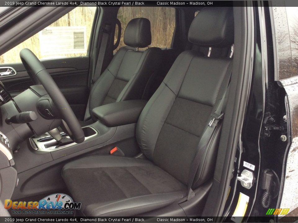 2019 Jeep Grand Cherokee Laredo 4x4 Diamond Black Crystal Pearl / Black Photo #10