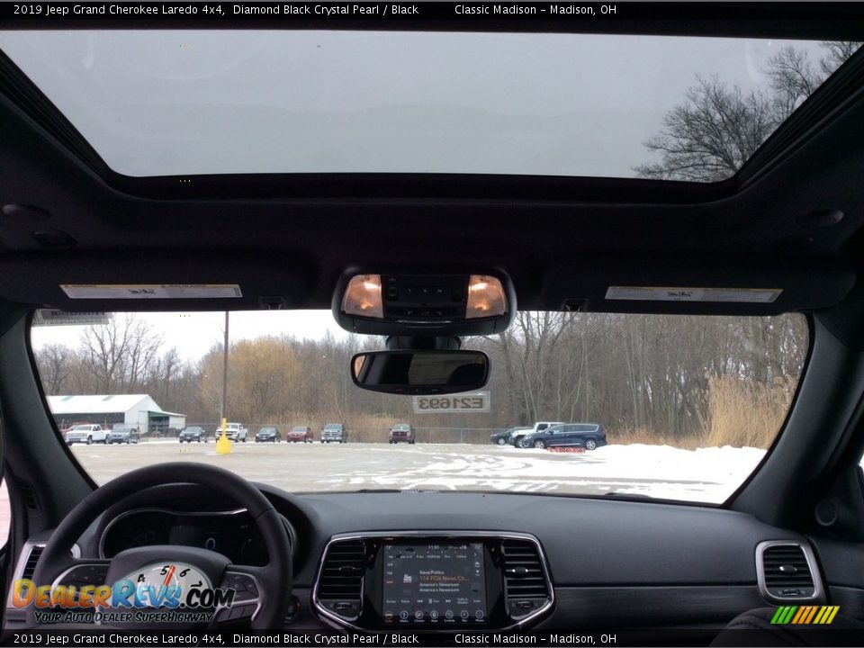 2019 Jeep Grand Cherokee Laredo 4x4 Diamond Black Crystal Pearl / Black Photo #11