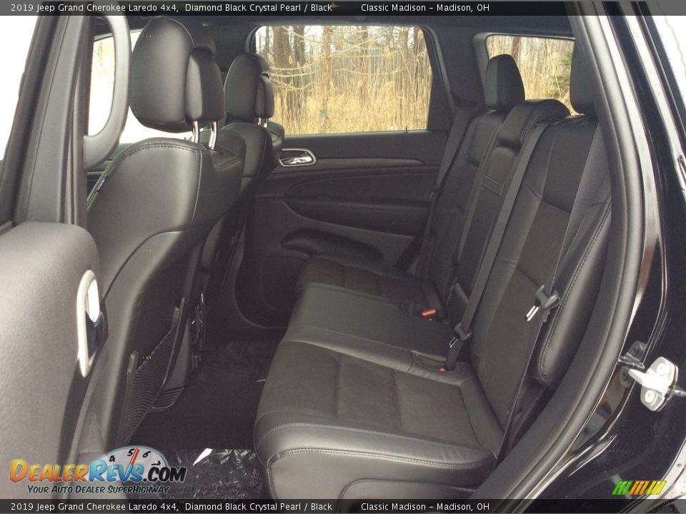 2019 Jeep Grand Cherokee Laredo 4x4 Diamond Black Crystal Pearl / Black Photo #18