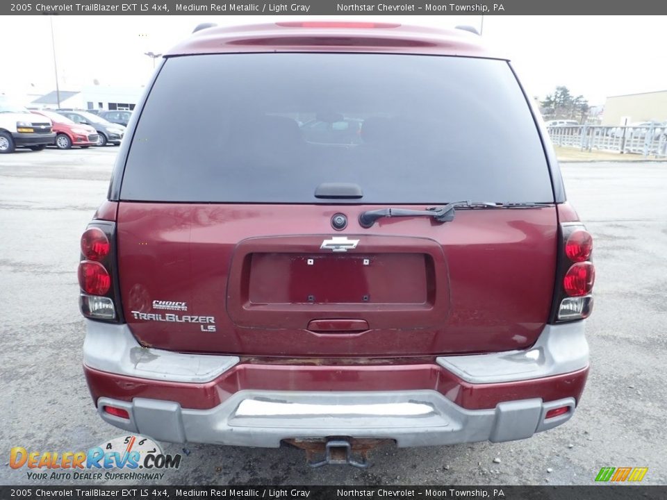 2005 Chevrolet TrailBlazer EXT LS 4x4 Medium Red Metallic / Light Gray Photo #3