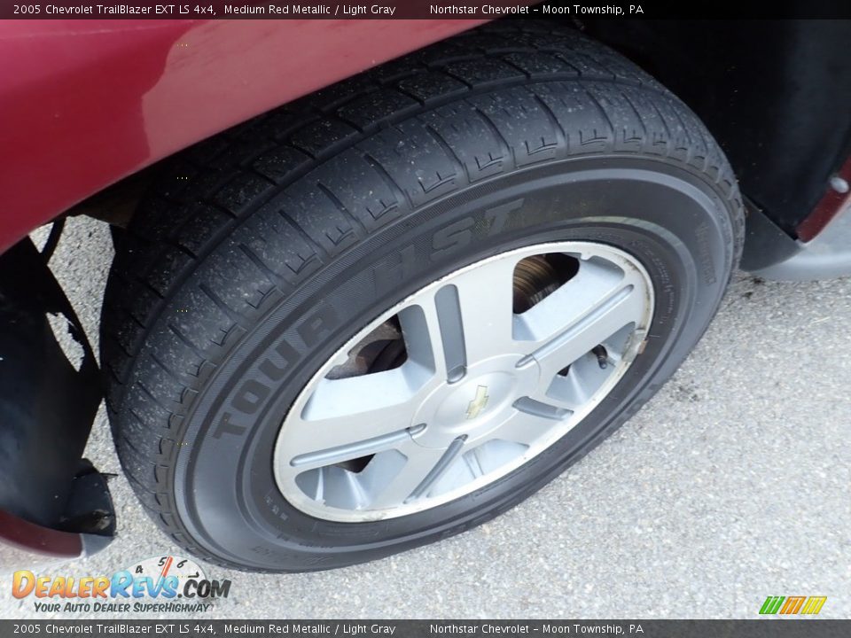 2005 Chevrolet TrailBlazer EXT LS 4x4 Medium Red Metallic / Light Gray Photo #7