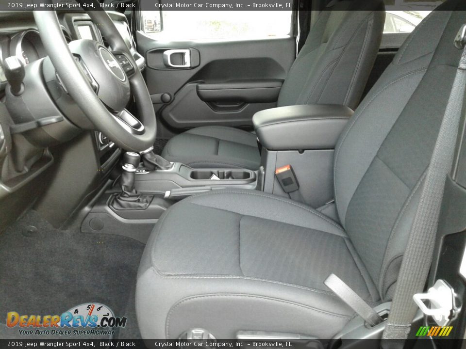 Front Seat of 2019 Jeep Wrangler Sport 4x4 Photo #9