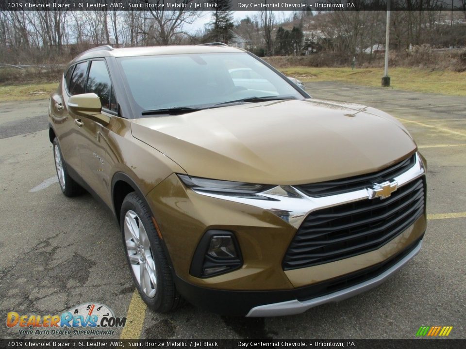Front 3/4 View of 2019 Chevrolet Blazer 3.6L Leather AWD Photo #13