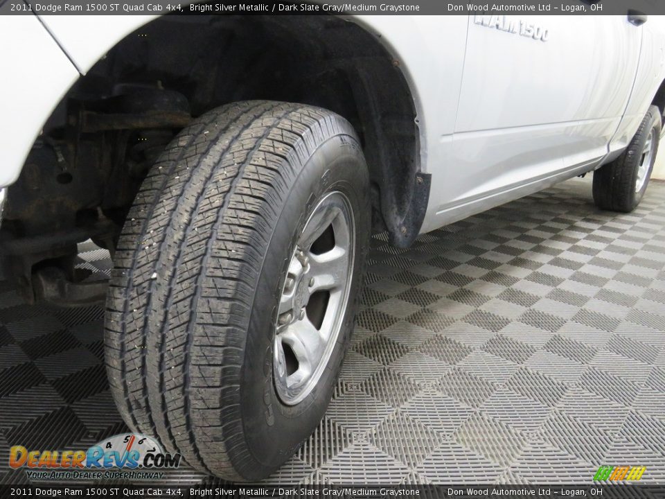 2011 Dodge Ram 1500 ST Quad Cab 4x4 Bright Silver Metallic / Dark Slate Gray/Medium Graystone Photo #8