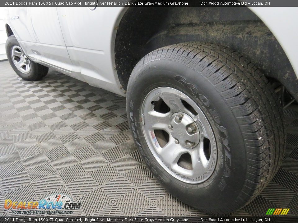 2011 Dodge Ram 1500 ST Quad Cab 4x4 Bright Silver Metallic / Dark Slate Gray/Medium Graystone Photo #9